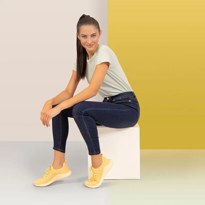 WOMEN'S AETREX CARLY SNEAKERS | LEMON