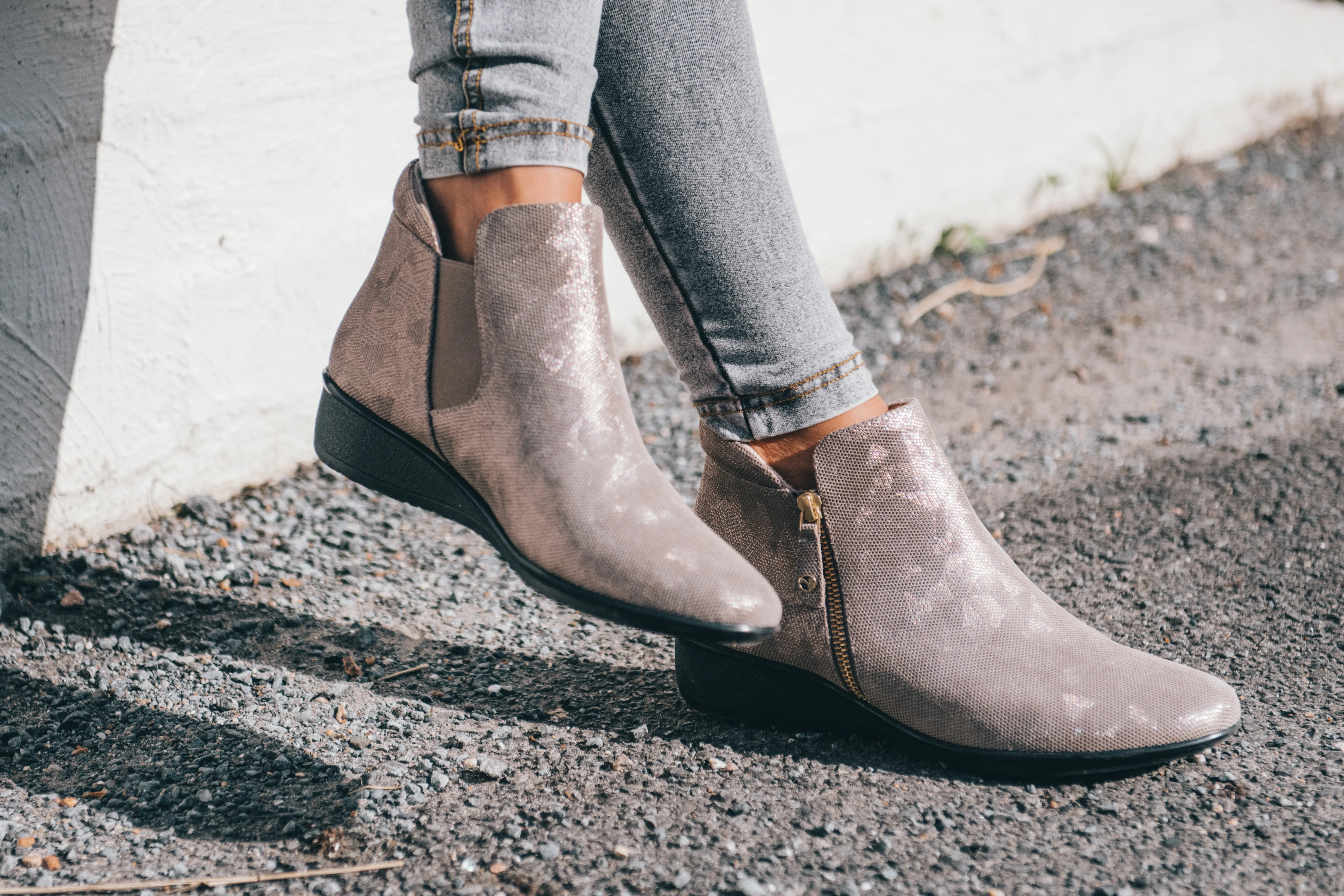 WOMEN'S REVERE DAMASCUS BOOT | CHAMPAGNE ANGLE